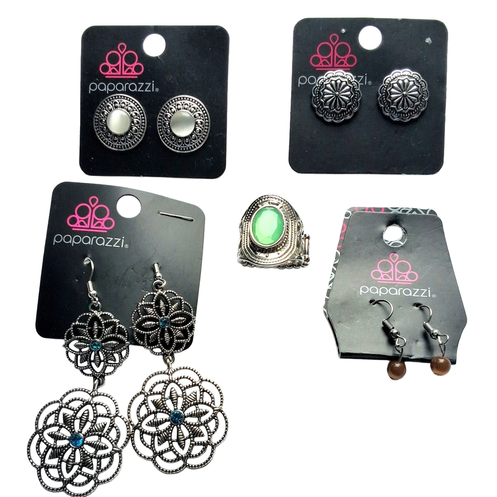 Paparazzi Silver and Green Jewelry Set
